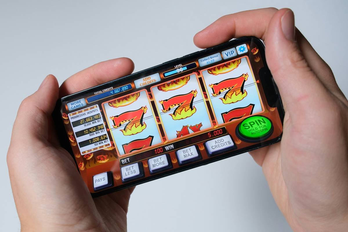 Infographic showing psychological parallels between casino slot machines and mobile game loot boxes: variable rewards, near-miss effects, and time-limited offers.