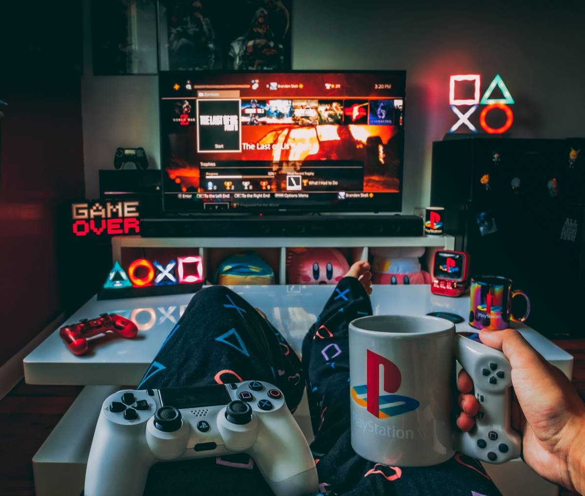 side-by-side comparison of high-ad vs low-ad phone gaming casual experiences
